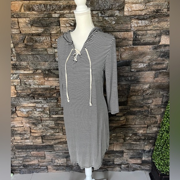 Heart Hips Black and White Raglan Midi Dress - Picture 1 of 8